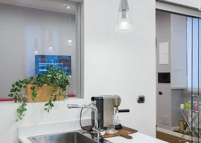 Apartment White House In