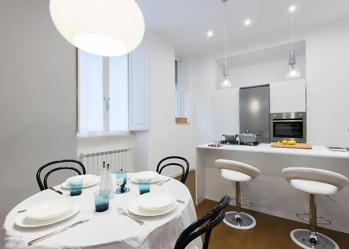 White House In Apartment Rom